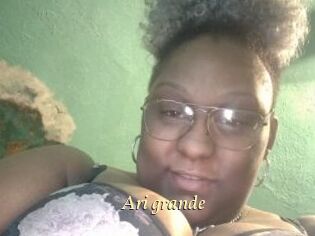 Ari_grande