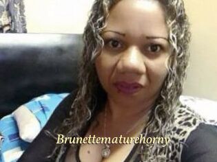 Brunettematurehorny