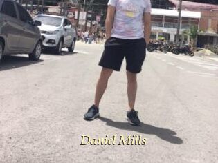Daniel_Mills
