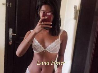 Luna_Foster