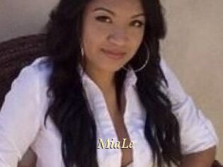 Mia_Le