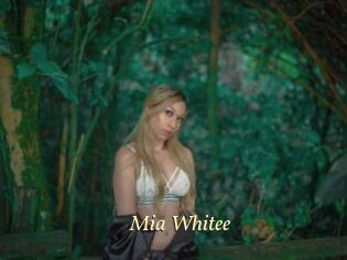 Mia_Whitee