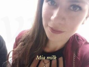 Mia_milk