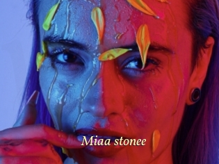Miaa_stonee