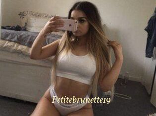Petitebrunette19