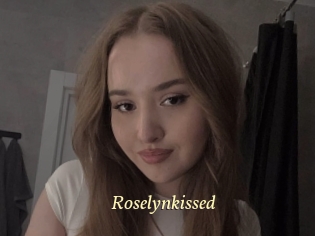 Roselynkissed