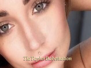 TiaTaylorBabestation