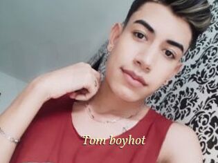 Tom_boyhot